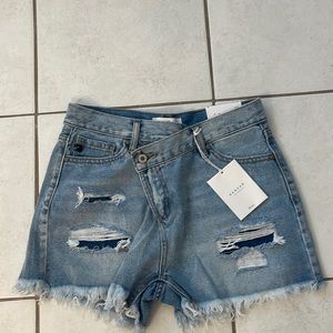 Adorable, crisscross waist button up jean shorts